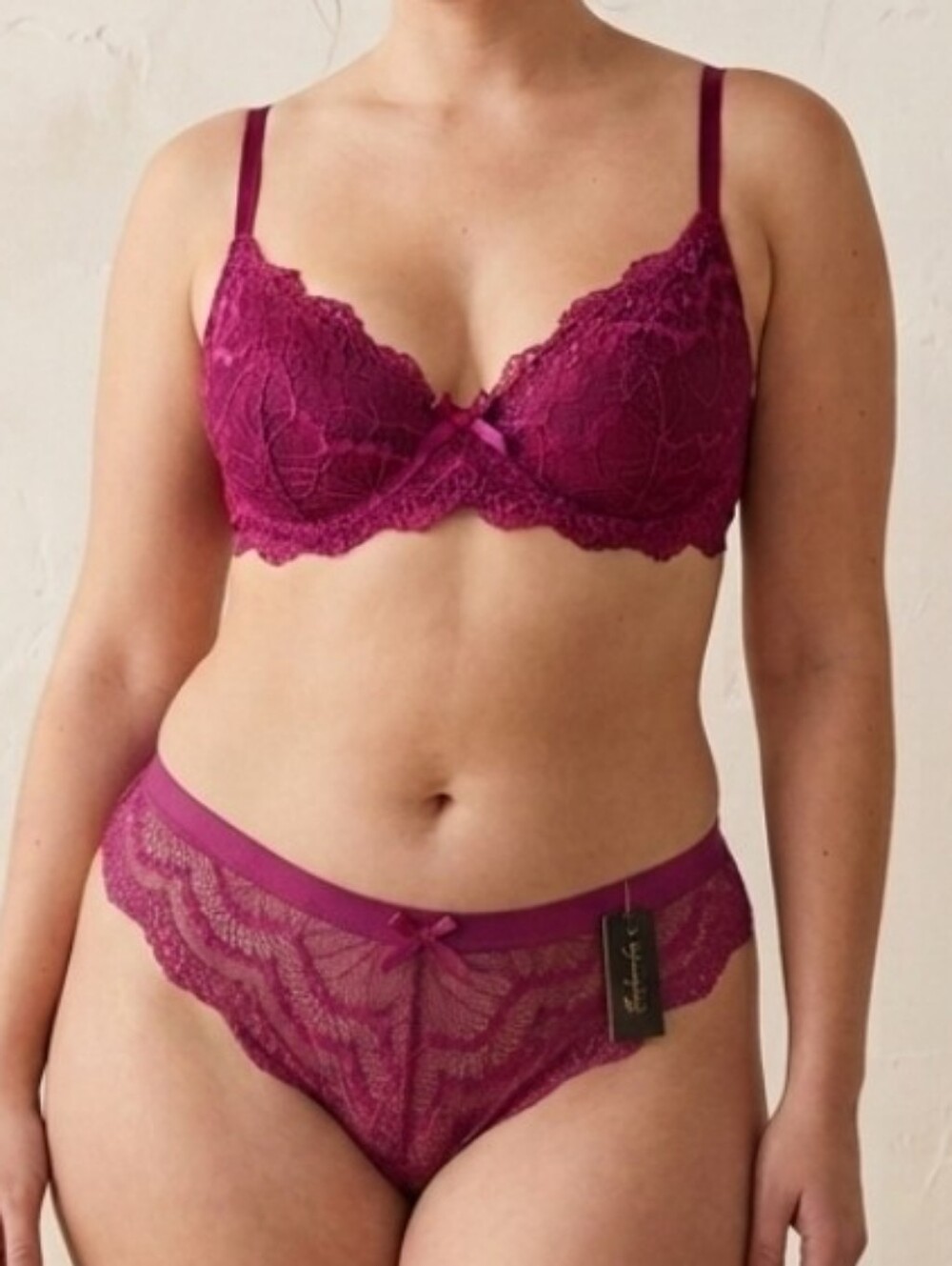 Frederick’s of Hollywood Caroline Fuchsia Pink Lace Thong - Size Large NWT
